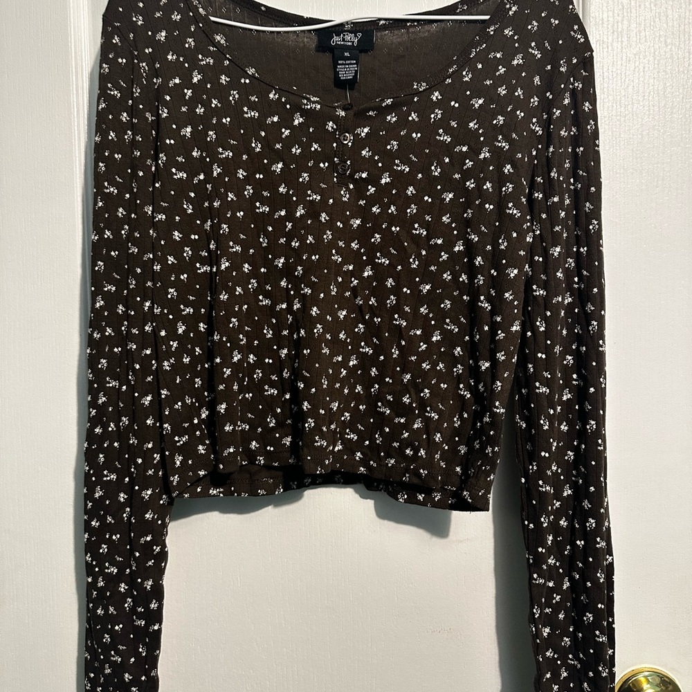 🎀Brown and White Fitted Crop Blouse
